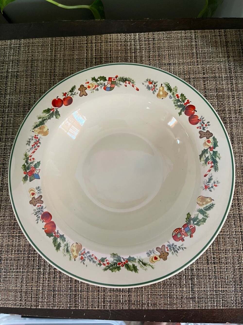 Pfaltzgraff Sugar Plum 9-1/2 Inch Large Rim Soup Bowl